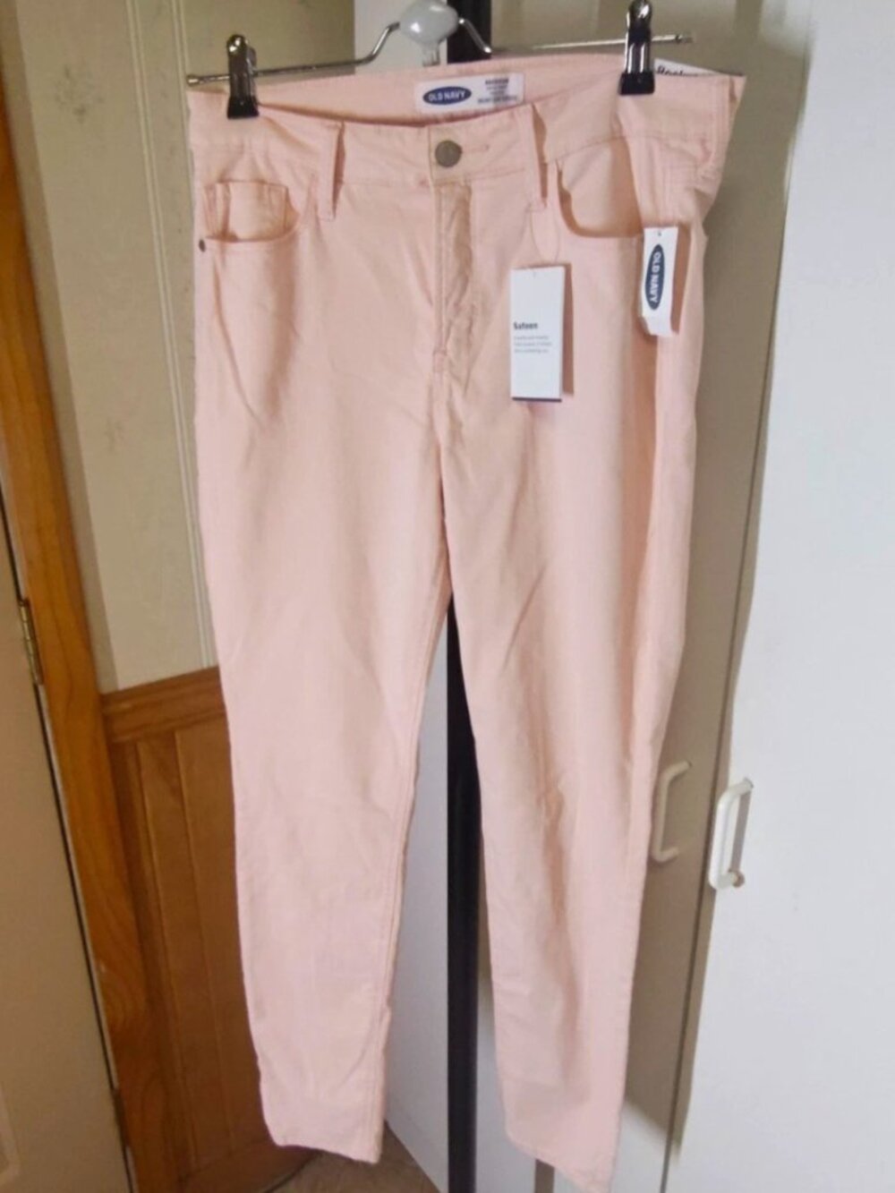 NWT Old Navy Rockstar Super Skinny High Rise Regular Peach Sateen Jeans Size 8